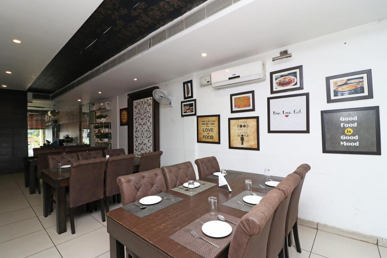Oyo 22677 Hotel Mehfil Rājpura Екстериор снимка
