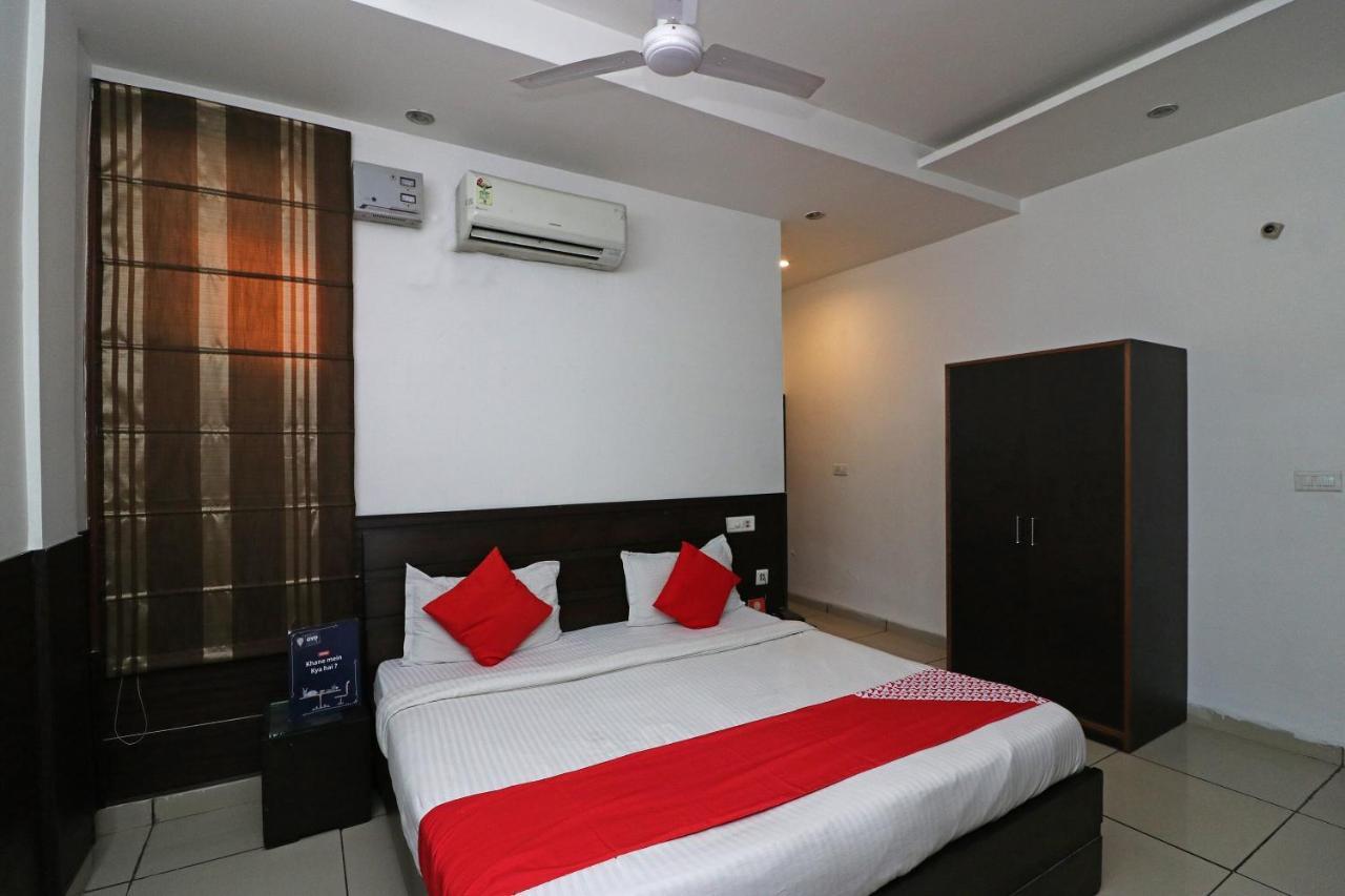 Oyo 22677 Hotel Mehfil Rājpura Екстериор снимка