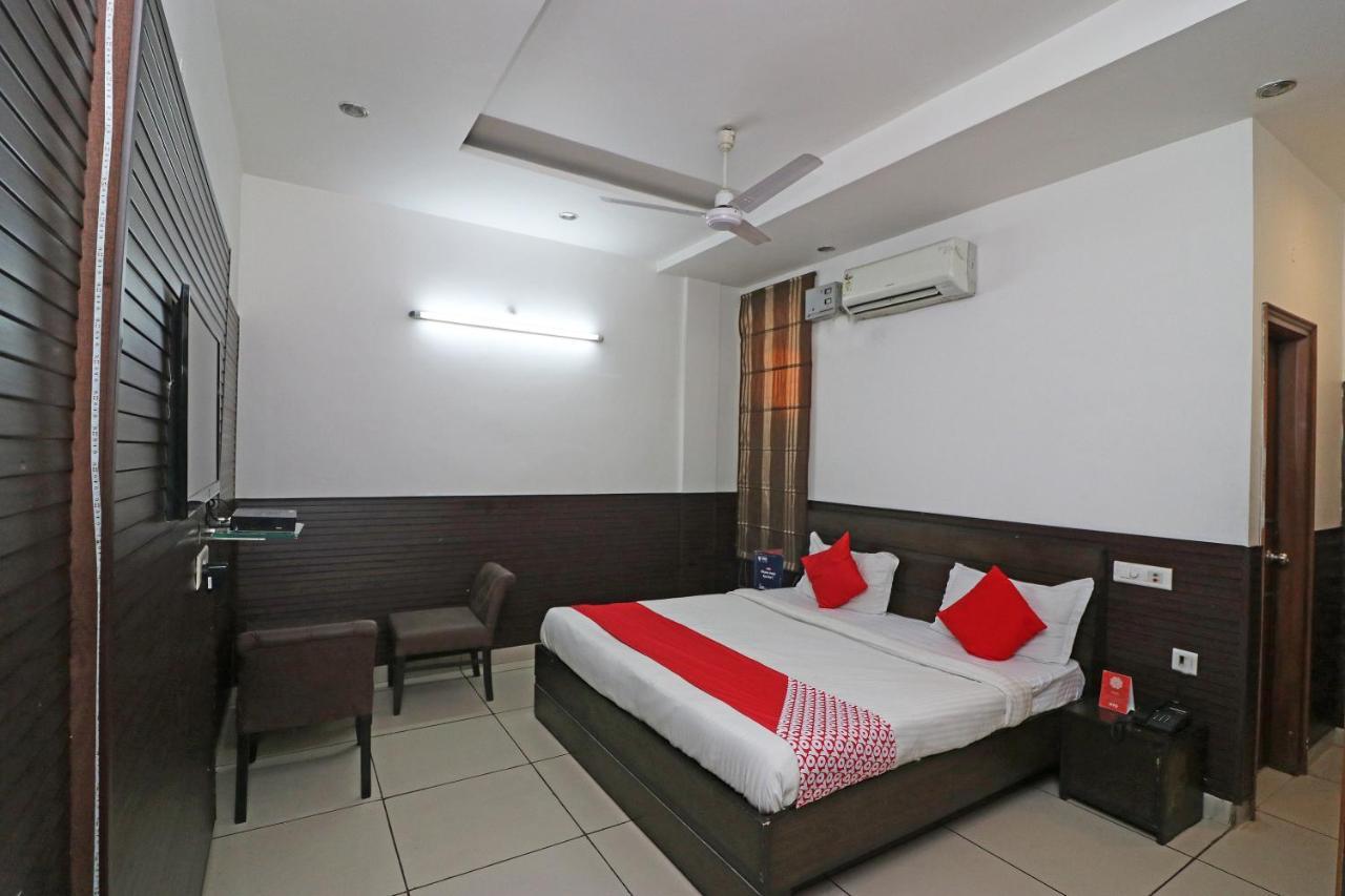 Oyo 22677 Hotel Mehfil Rājpura Екстериор снимка