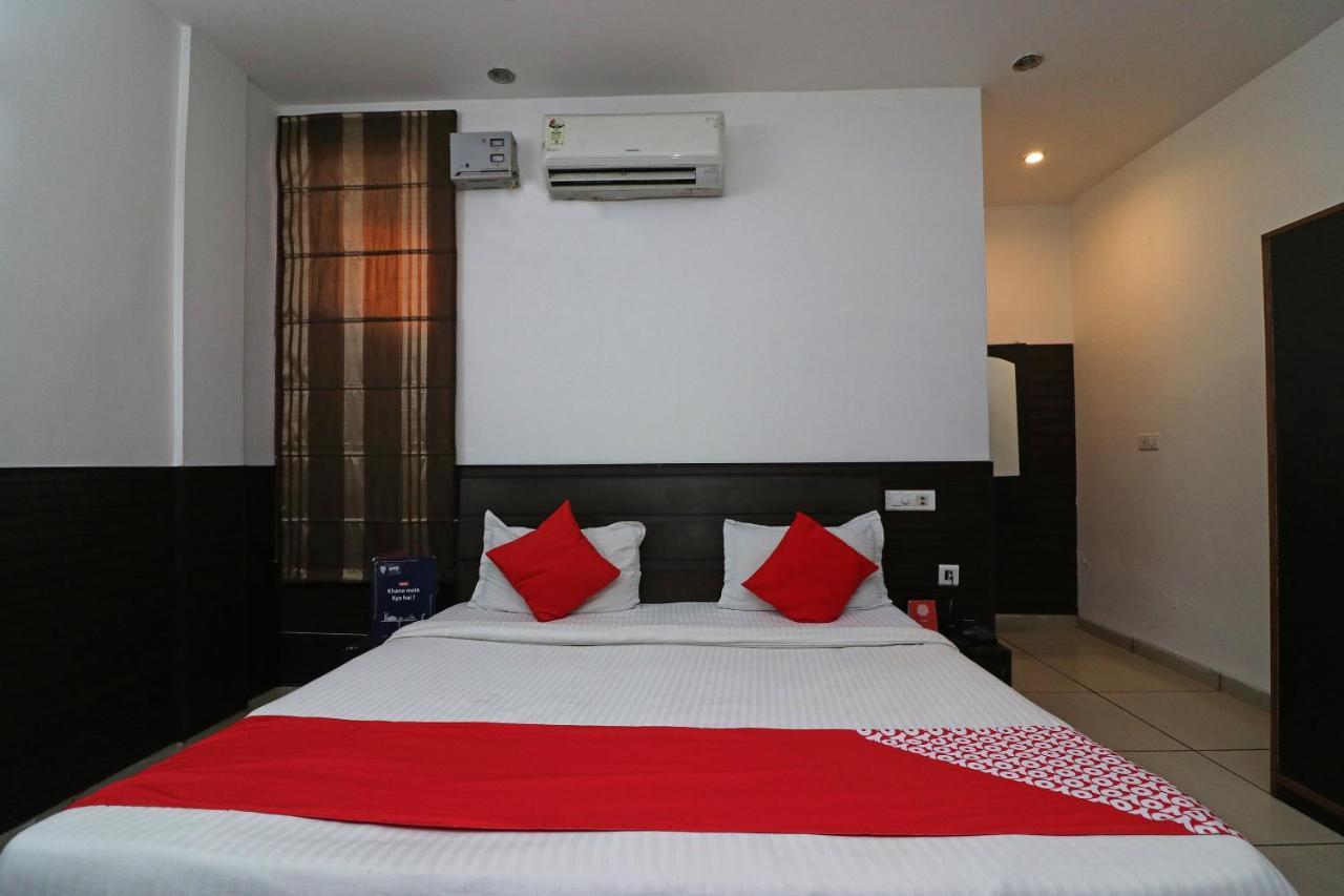 Oyo 22677 Hotel Mehfil Rājpura Екстериор снимка