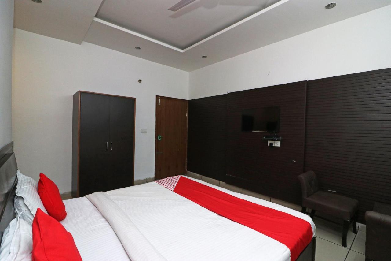 Oyo 22677 Hotel Mehfil Rājpura Екстериор снимка